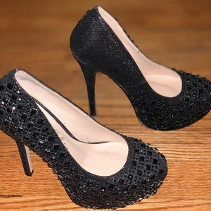 Super cute black heels !